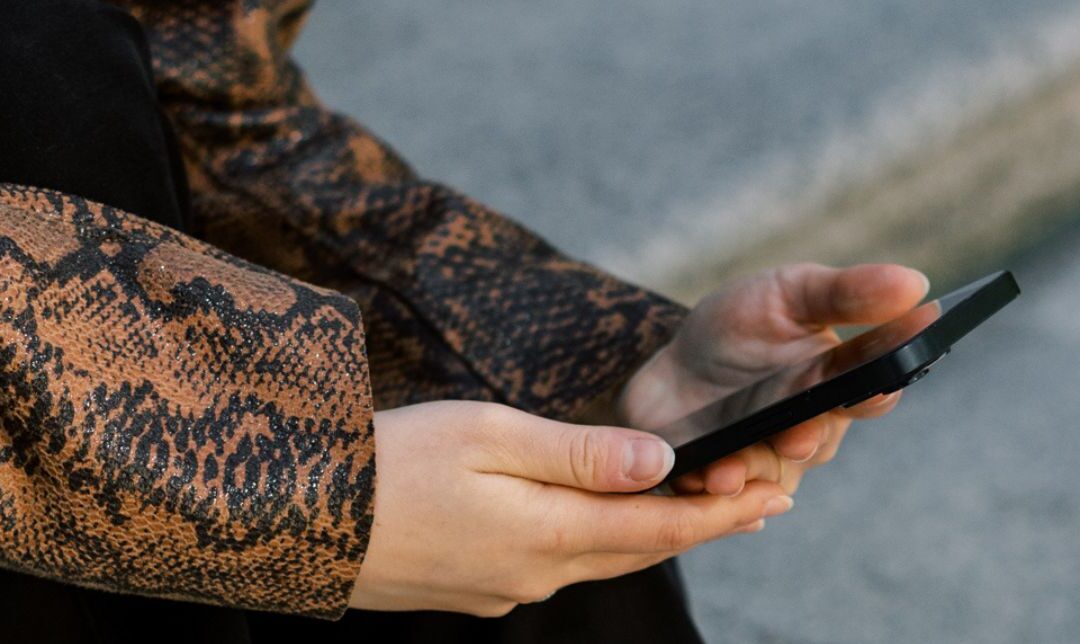 How to Add a Link to Instagram Posts: A Guide for Coaches