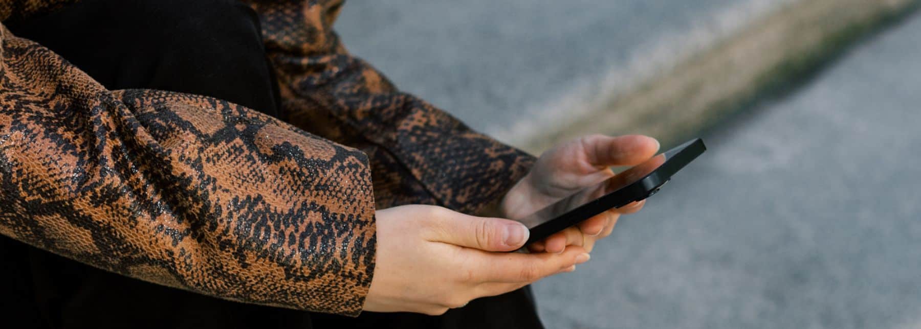 how to add a link to instagram post feature