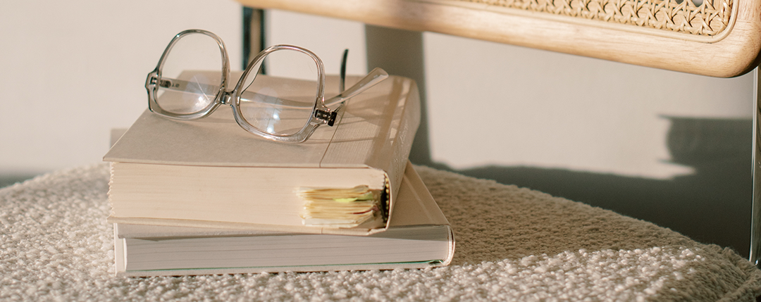 40 Best Sales Books to Help Coaches Close More Clients